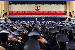 رهبر انقلاب: ارتش بنا بود کنار مردم بایستد و ایستاد و انقلابی ماند