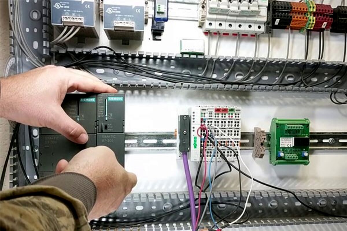 مرکز تعمیرات اتوماسیون صنعتی