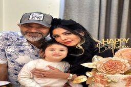 رقص مهران غفوریان و همسرش در کنسرت خواننده معروف | مهران غفوریان بازهم حاشیه ساز شد