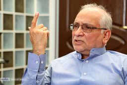 مرعشی: روحانی اگر نمی‌تواند کشور را اداره کند کنار برود