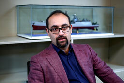 نظری: قالیباف به جای نگاه به پاستور، از بهارستان مشکلات مردم را حل کند