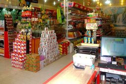 فروش مواد غذایی 50 درصد کاهش یافت/ برخی خانوارها اندازه یک سال مصرف کالا در منزل دارند