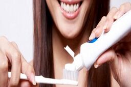 نجات دندان ها با مسواک زدن + موارد اشتباهی که باید بدانید