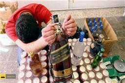 ۱۲ نفر از عوامل اصلی تهیه و توزیع مشروبات الکلی در بندرعباس دستگیر شدند