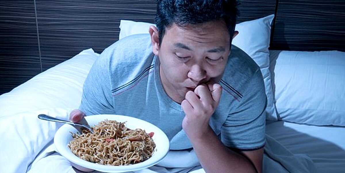 چرا نباید قبل از خواب غذا بخوریم؟