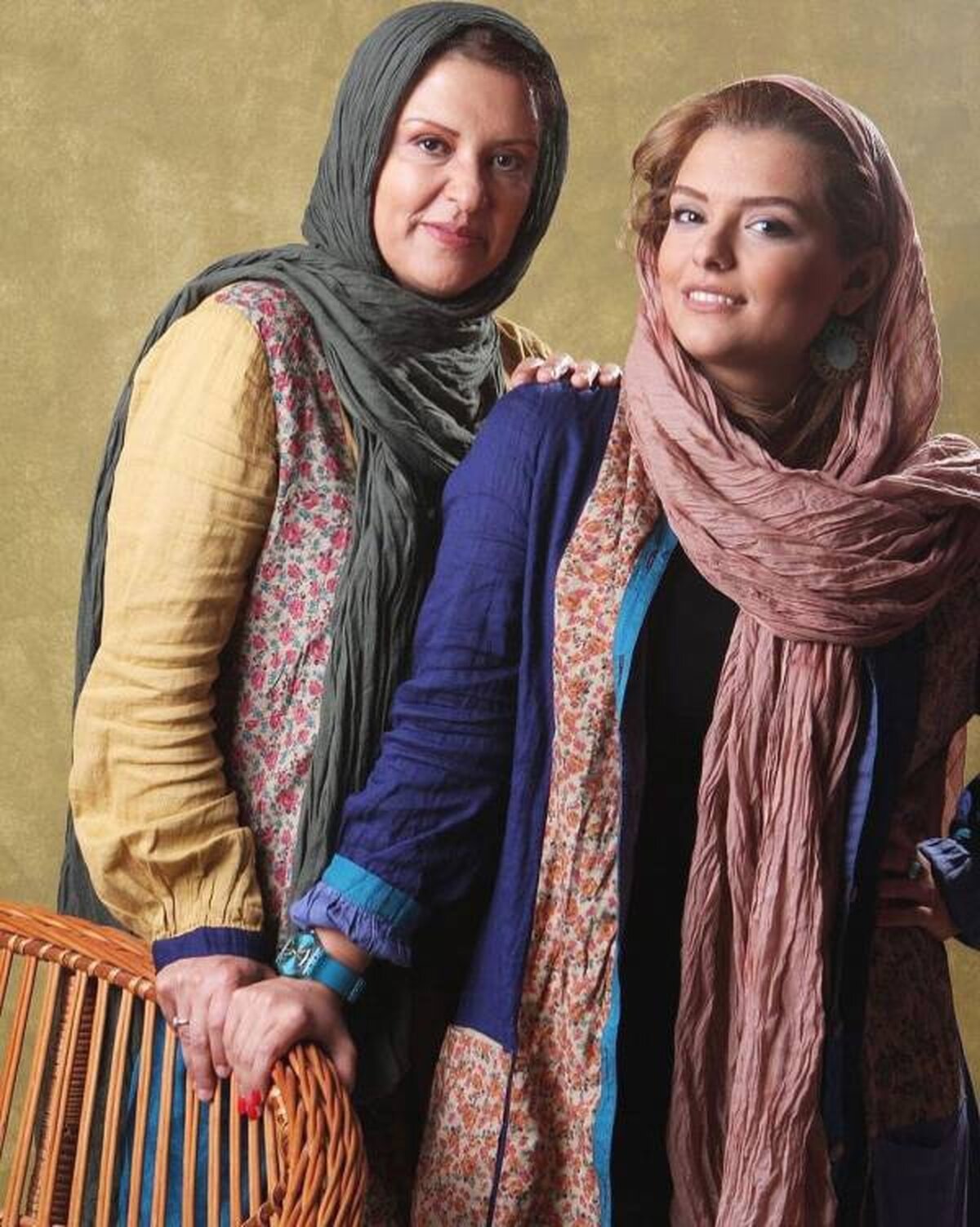 دنیا مدنی و مادرش در یک قاب + عکس