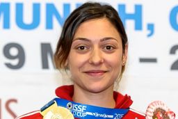 بانوی قهرمان اروپا هنگام زایمان درگذشت+عکس