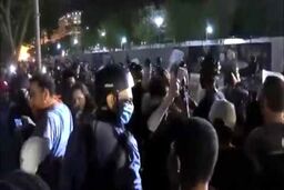 حمله با گاز اشک آور به مردم معترض مقابل کاخ سفید
