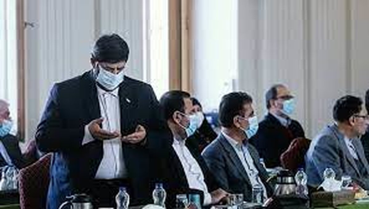 شایعاتی در بابِ نمازخواندن وزیر امورخارجه و نماینده مجلس!