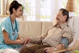 پرستار سالمند در منزل
