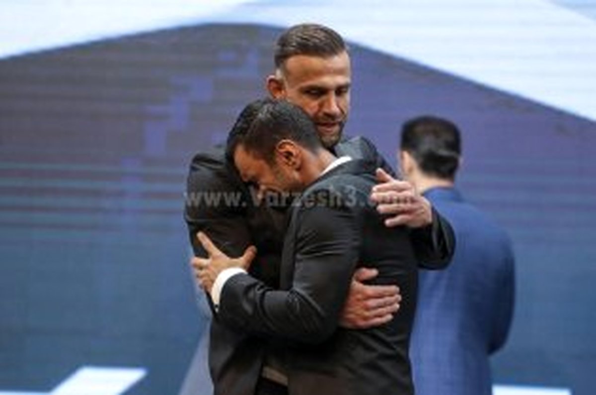 قهرمانی خاص آقای گل لیگ با کت و شلوار!( عکس)