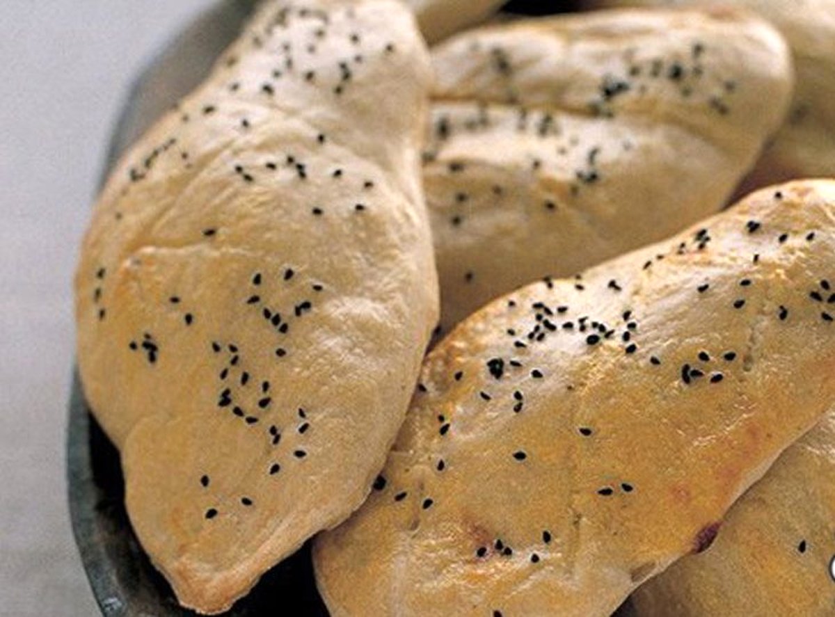 نان سیاه دانه و روش تهیه ساده و خوشمزه