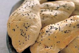 نان سیاه دانه و روش تهیه ساده و خوشمزه