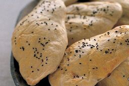 نان سیاه دانه و روش تهیه ساده و خوشمزه