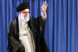 تصویر رهبر انقلاب در سفر به یوگوسلاوی‌‌ و روایت دکتر ولایتی