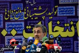 مشاور سابق هاشمی: احمدی نژاد تمام شده است