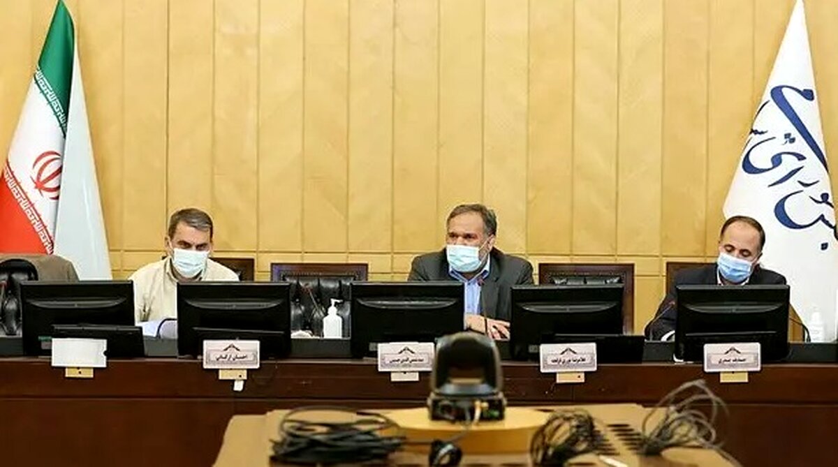 وزیر اقتصاد احمدی‌نژاد رئیس ماند