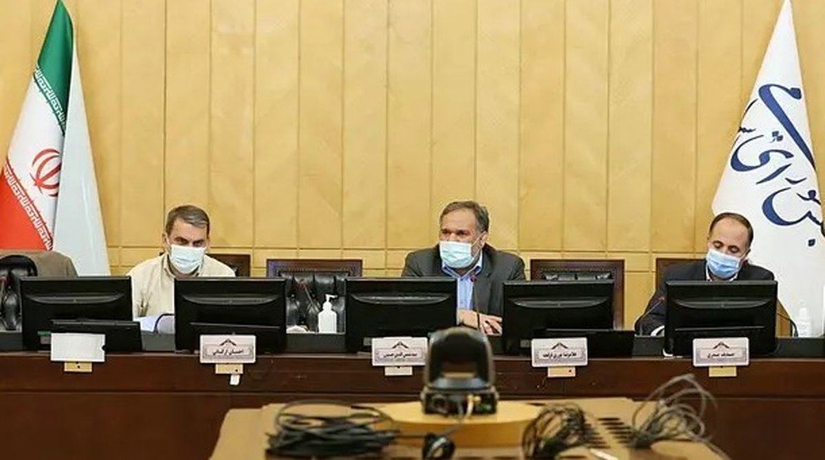وزیر اقتصاد احمدی‌نژاد رئیس ماند
