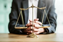 چگونه می‌توانید بدون دردسرهای قضایی مشکلات خود را حل کنید؟