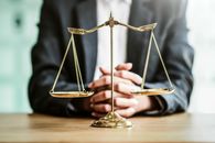 چگونه می‌توانید بدون دردسرهای قضایی مشکلات خود را حل کنید؟