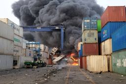 رقم سنگین خسارت آتش سوزی بندر شهید رجایی اعلام شد