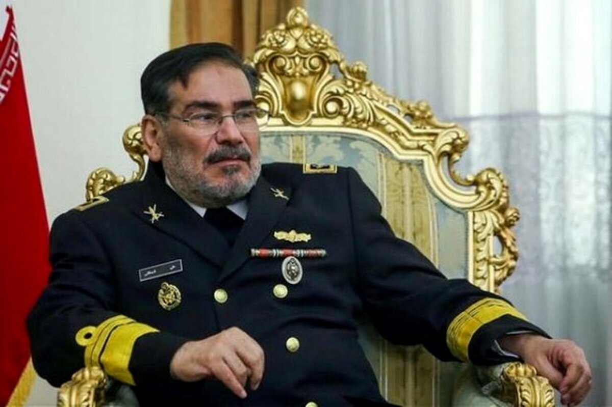 شمخانی: آمریکا تنها به صورتکی توخالی از یک ابرقدرت جهانی دلخوش کند
