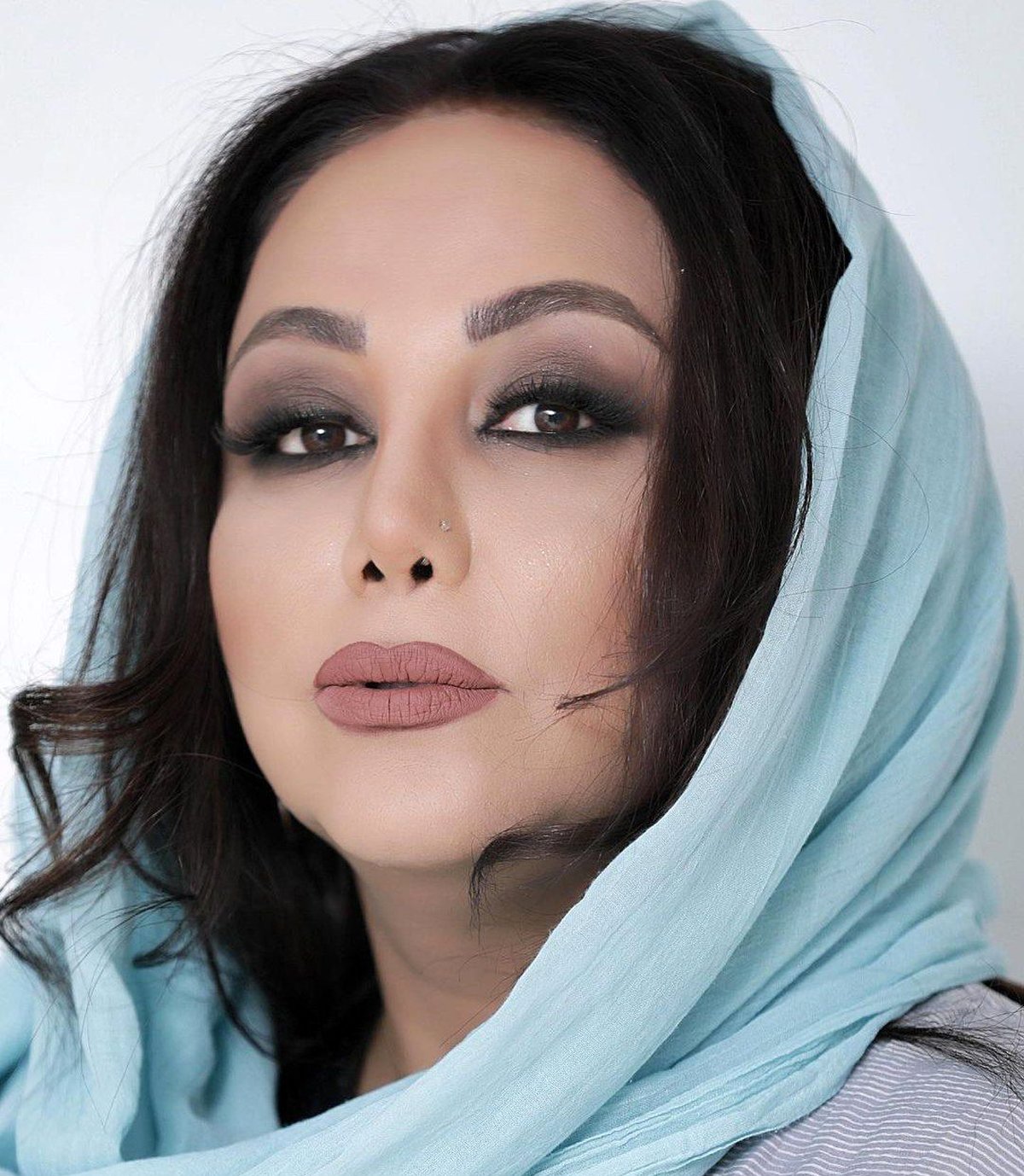 بهنوش بختیاری به ایران پشت کرد | فرار بهنوش بختیاری به کشور های حاشیه خلیج فارس + عکس