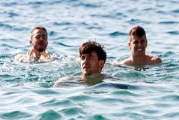 تصاویر / تیم ملی انگلیس به دریا زد