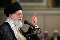 رهبر انقلاب: ایران را به اوج ترقی و افتخار خواهیم رساند