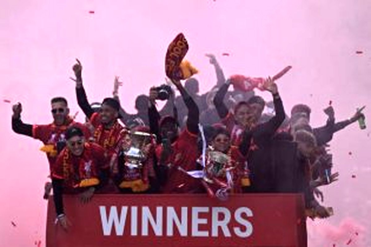 لیورپول شکست را در اتوبوس جبران کرد! (عکس)