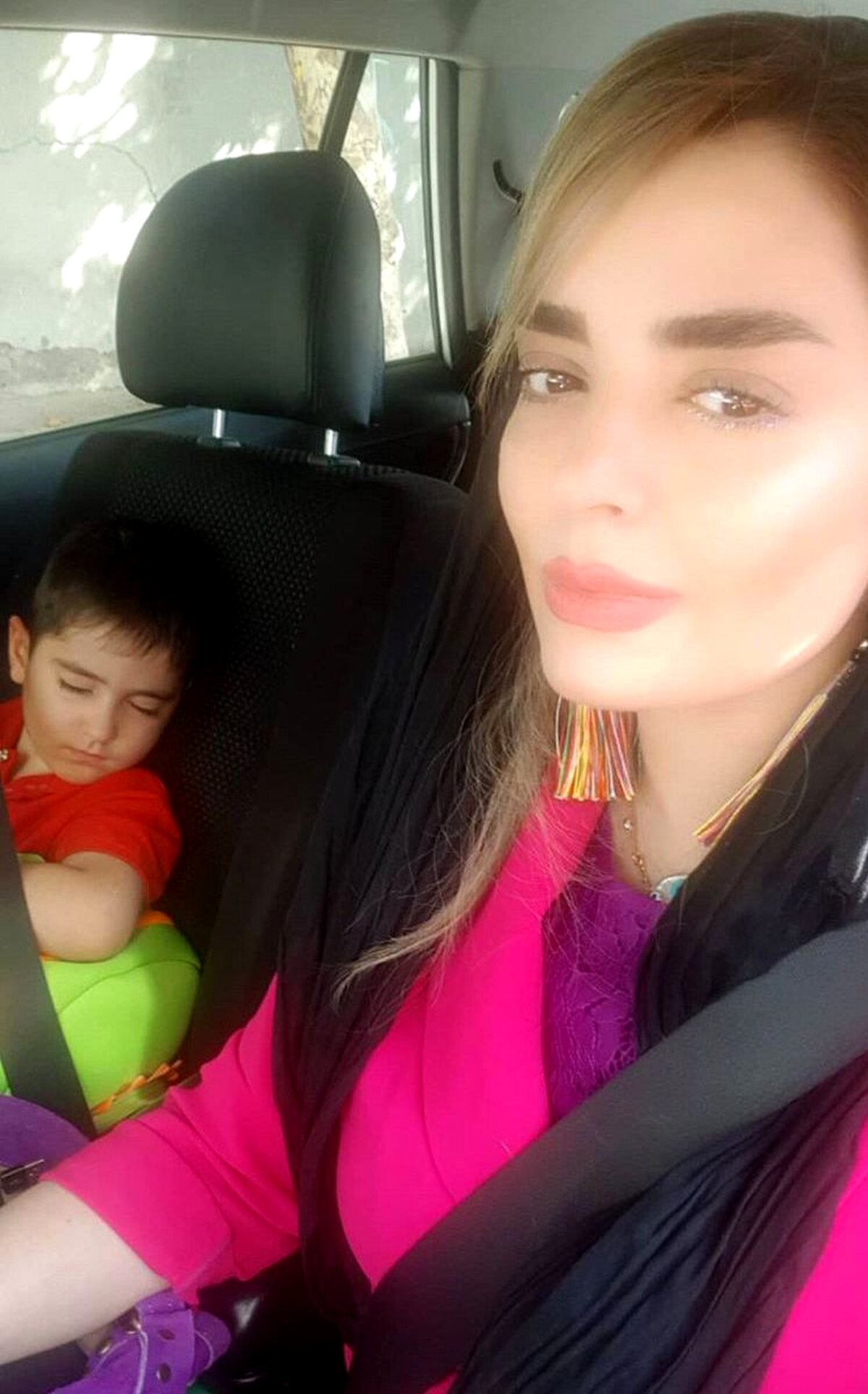 عکس سپیده خداوردی در ماشین لاکچری 