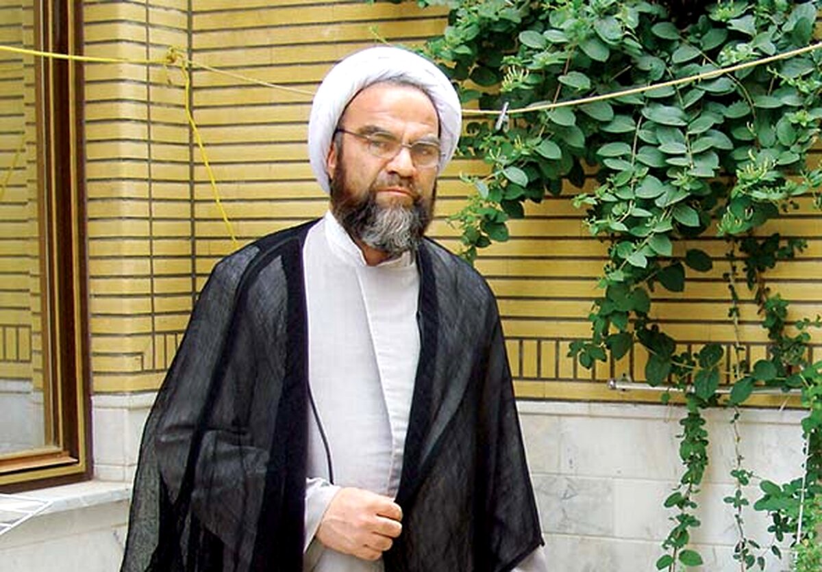 ساختارشکنی‌های احمدی‌نژاد الگو قرار گرفت
