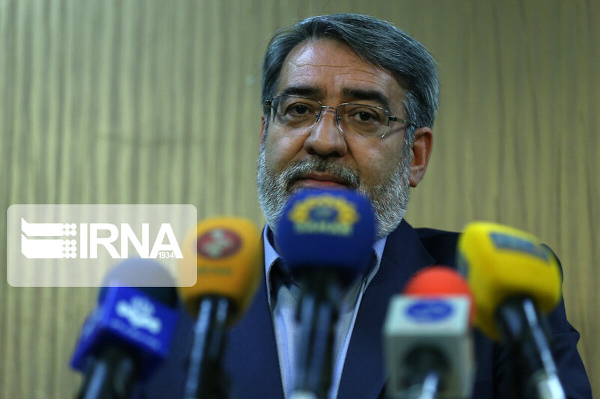 وزیر کشور: برخی افراد تعبیه کننده قرص در کیک‌ها بازداشت شدند