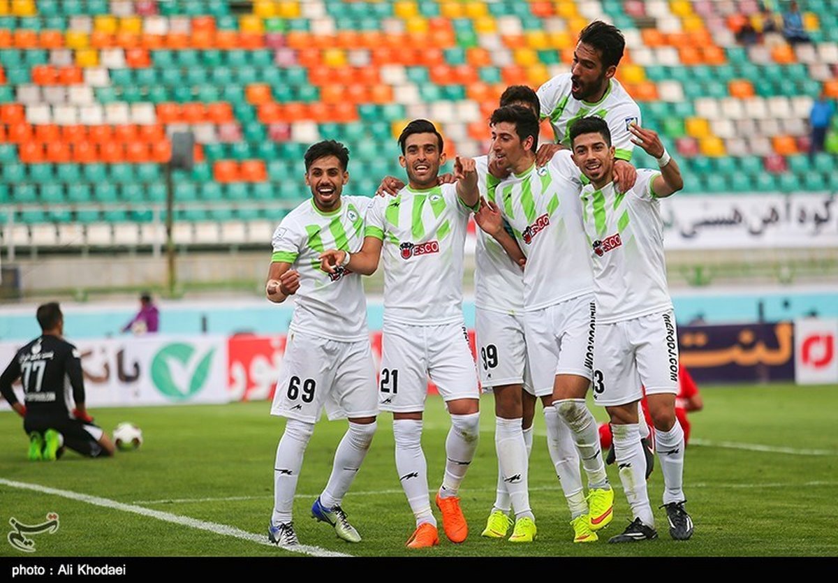 اصفهان| رحمتی مغلوب ولسیانی شد؛ ذوبآهن 90 دقیقه تا صعود