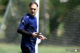نامجو مطلق: پرسپولیس به سپاهان امتیاز می دهد