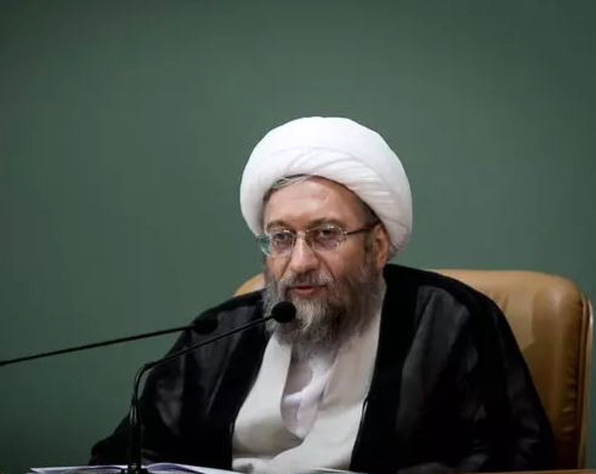 آملی لاریجانی: تواضع و بیاعتنایی به دنیا از مرحوم حکیمی چهرهای ماندگار ساخت