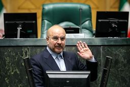 اولین تصویر از پیامک نه به ریاست قالیباف در مجلس