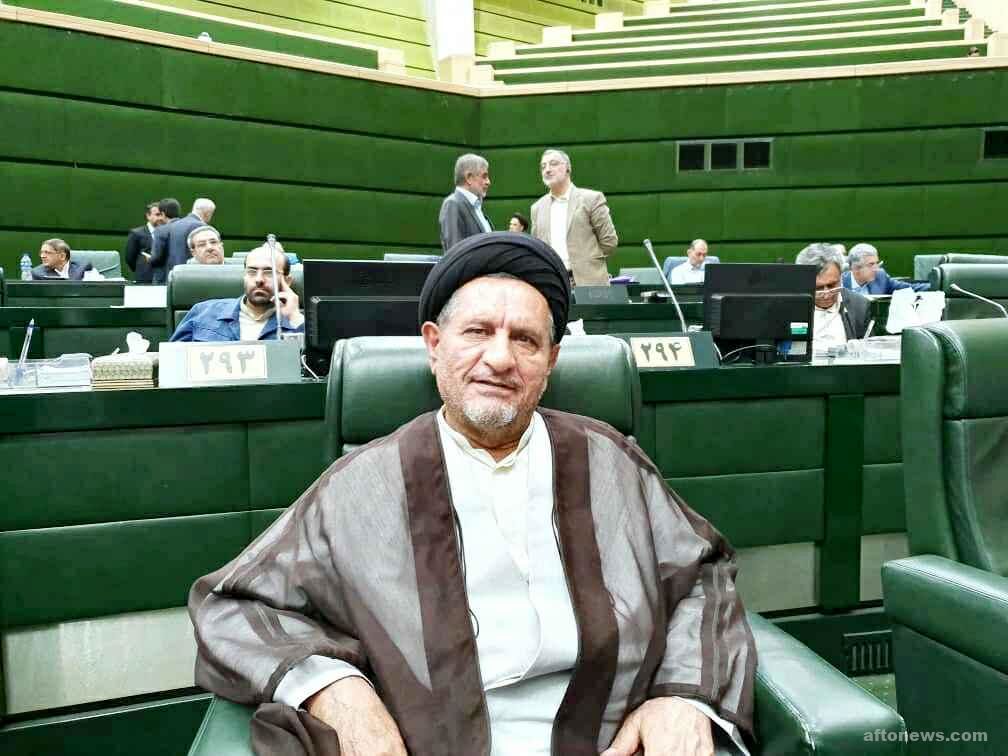 موافق وزیر پیشنهادی رفاه: عبدالملکی از نخبگان اقتصاد است