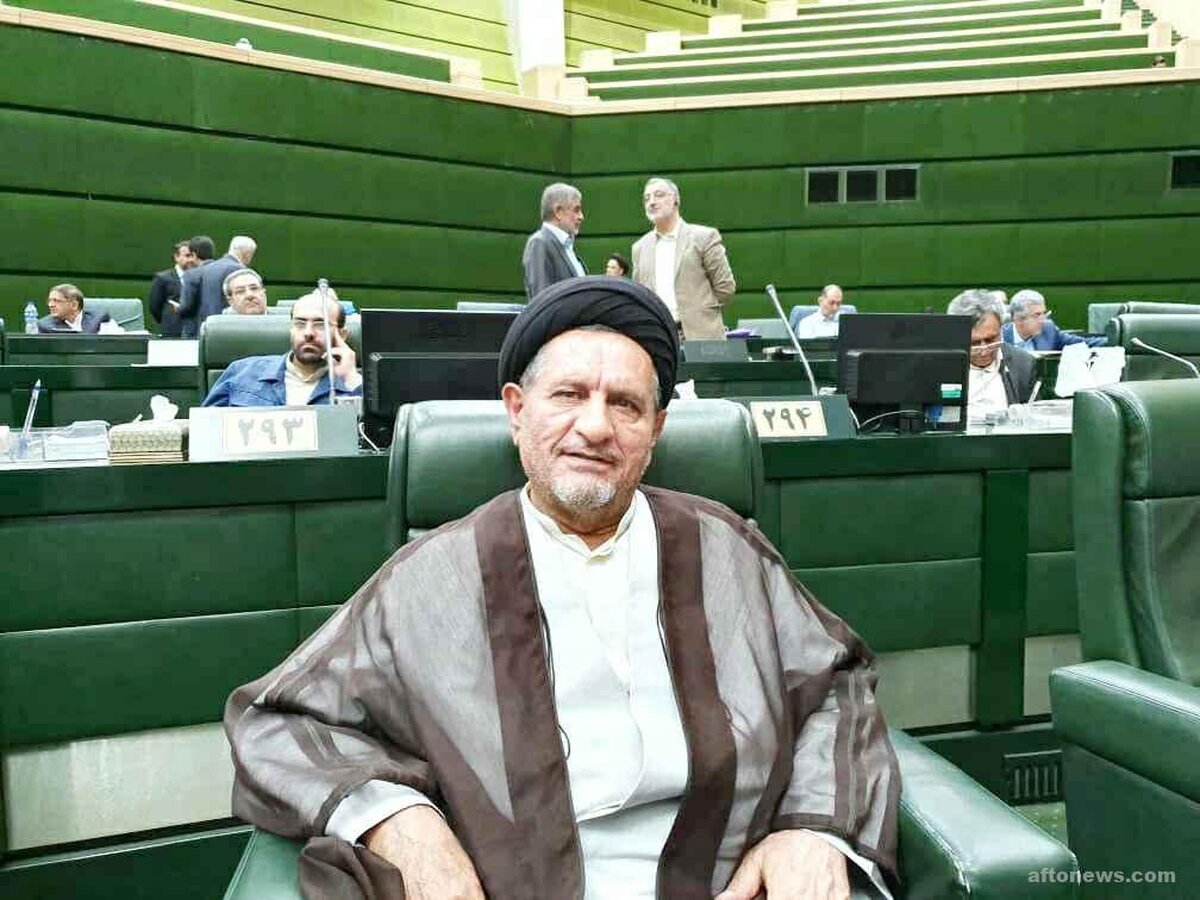 موافق وزیر پیشنهادی رفاه: عبدالملکی از نخبگان اقتصاد است