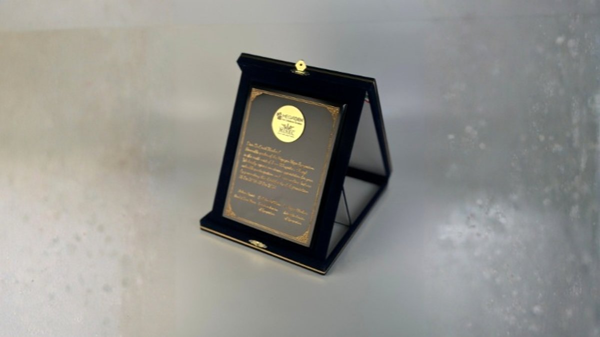 هنر قدردانی؛ نگاهی به صنعت طراحی و ساخت لوح تقدیر در ایران