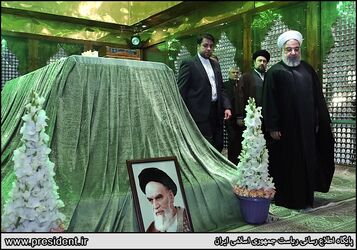 هیات دولت در مرقد امام