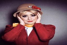 عکس عجیب مهراوه شریفی نیا روی فرش قرمز 