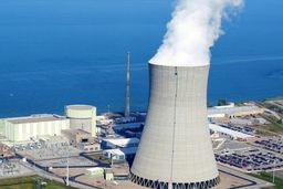 سناتورهای آمریکایی: در انرژی هسته ای از آمریکا و چین جا مانده ایم