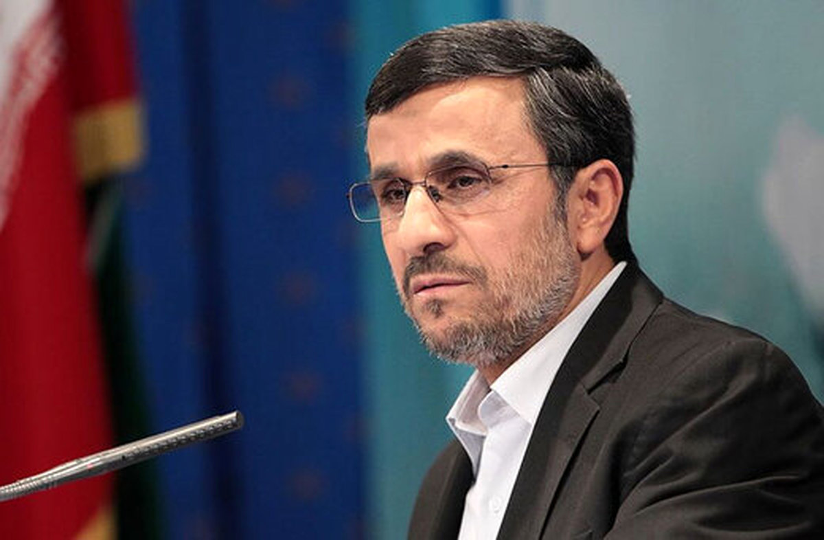 حضور احمدینژاد در حرم امام(ره)