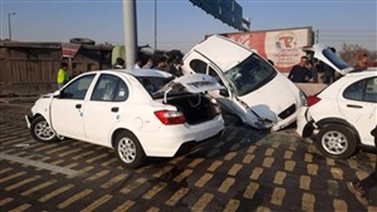 واژگونی مرگبار یک دستگاه کشنده در بزرگراه آزادگان