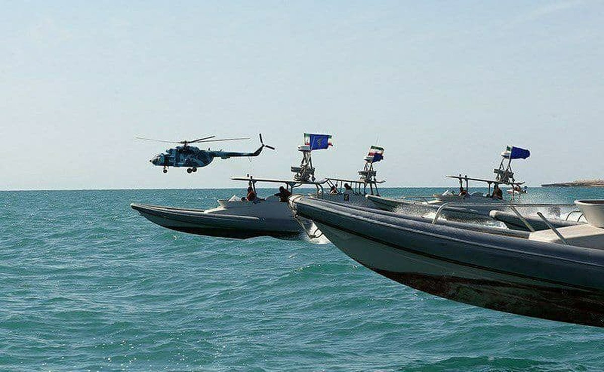 توقیف ۲۰ شناور صید ترال خارجی توسط سپاه