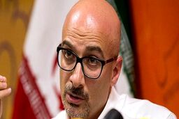 یک آدم‌خوار اگر با قاشق و چنگال آدم‌ بخورد،خوی آدمخواری او تغییری نمی‌کند.