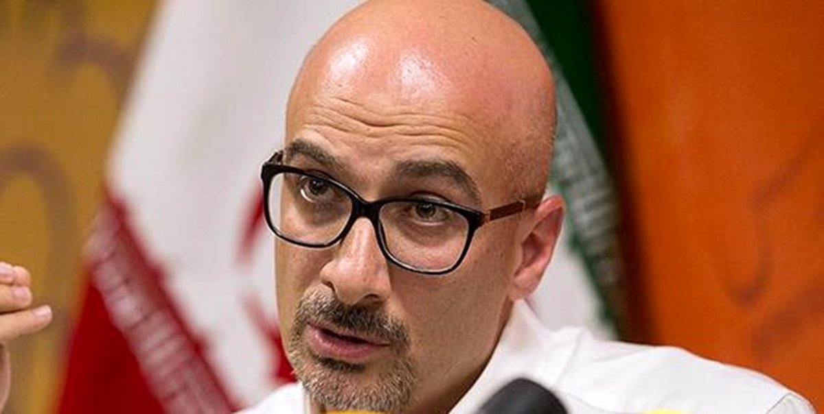 یک آدمخوار اگر با قاشق و چنگال آدم بخورد،خوی آدمخواری او تغییری نمیکند.