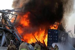 اسکای نیوز: شعله‌ور شدن دوباره محل انفجار بیروت