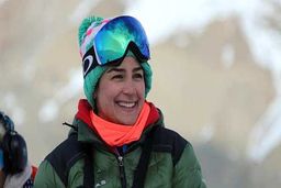 سرمربی ممنوع ‌الخروج: شوهرم شغل من را مسخره می کند